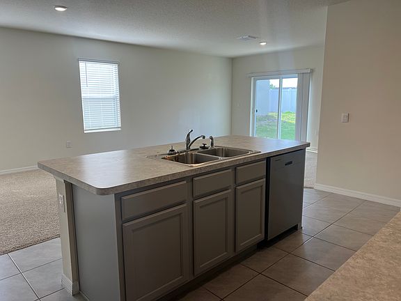 4th image of 3009 Tansy St
