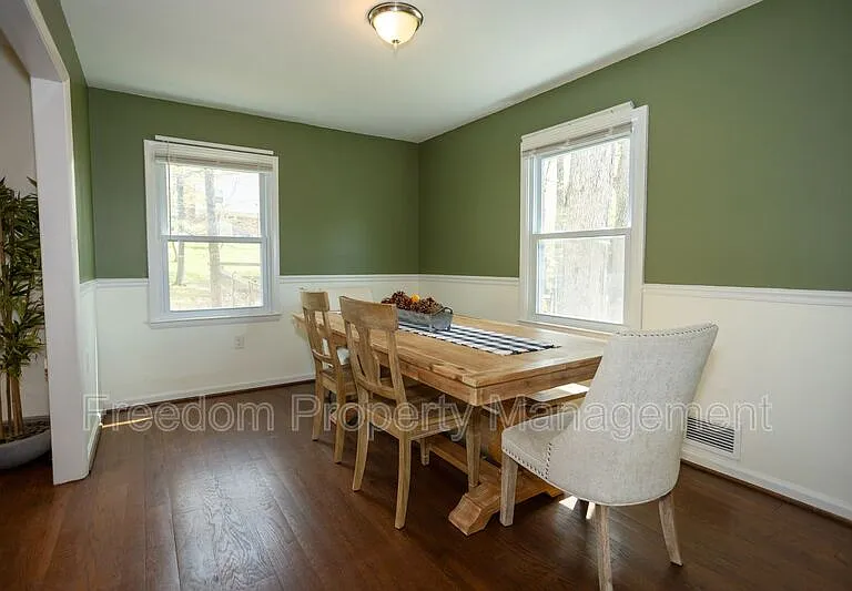 6197 Edwards Dr — Photo 11