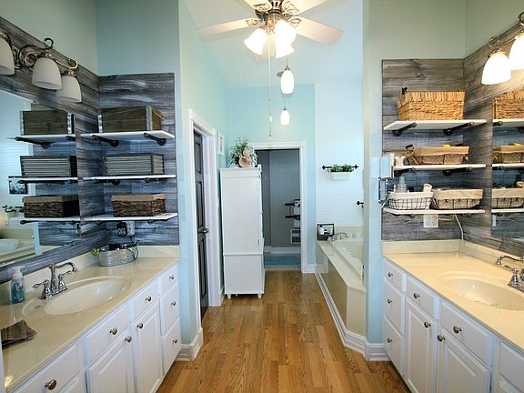 Spacious, Beautiful MastBath