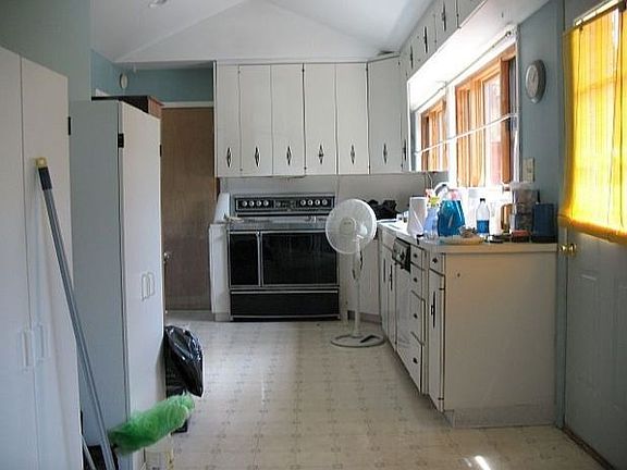 4th image of 3726 Baker St