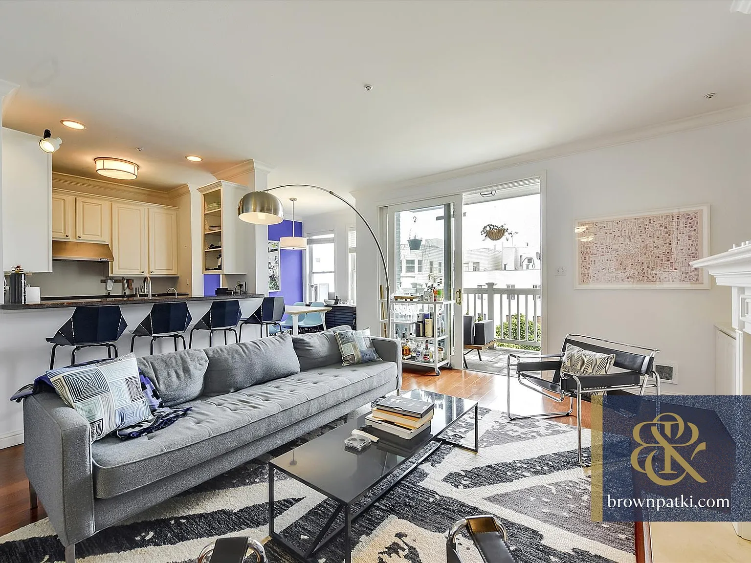 Modern Condo, Balcony, Views, Pkg & W/D In Unit | Brown & Patki Inc. — Photo 3