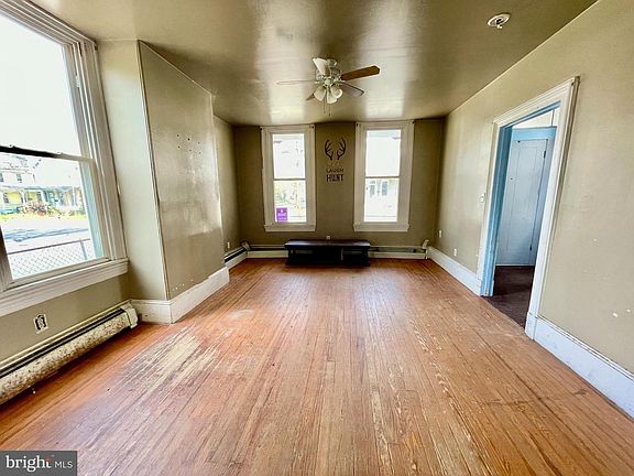 4th image of 46 Walnut St