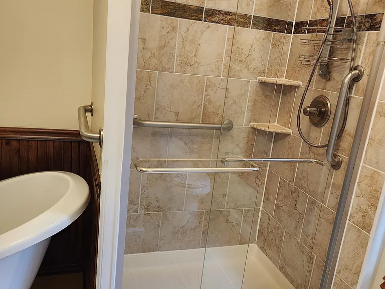 11908 Matthews Ct — Photo 14