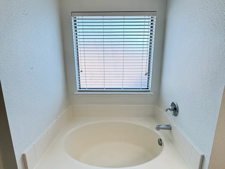 9004 Brook Hill Ln — Photo 20