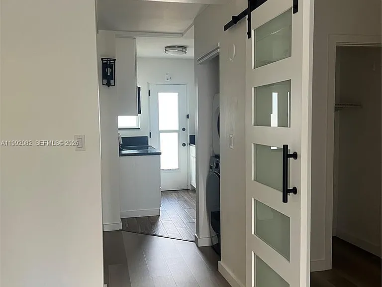 225 SE 16th Ave #3 — Photo 15
