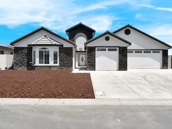 8215 Lake Shore Dr, Chowchilla, CA 93610