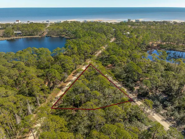 82 Lakeview Dr #1, Panacea, FL 32346