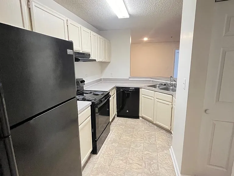 Wesley St. Claire Apartments at Lawrenceville — Photo 137