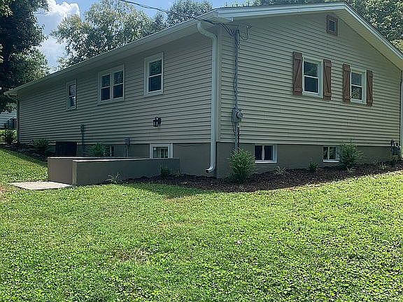 2nd image of 130 Cardinal Ct
