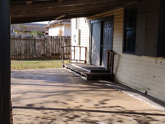 2nd image of 208 E 5th St