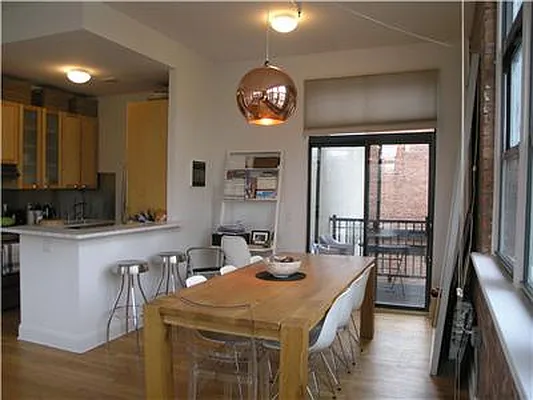 Rented by R New York | media 18