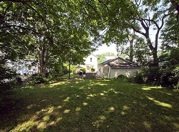 5th image of 850 College Ave