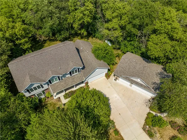 2589 Saint Charles Rd, Winterset, IA 50273