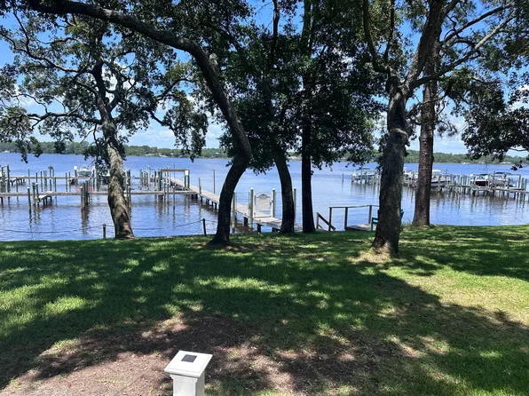 7202 Majestic Blvd, Navarre, FL 32566