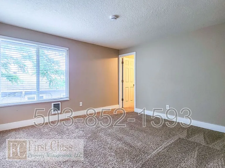 4319 SE 37th Ave — Photo 16