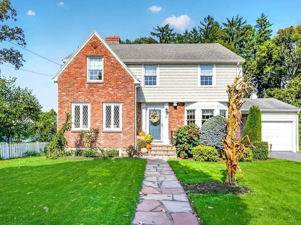 52 Sheffield Rd, Melrose, MA 02176