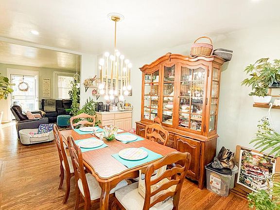 3rd image of 475 Robbins St