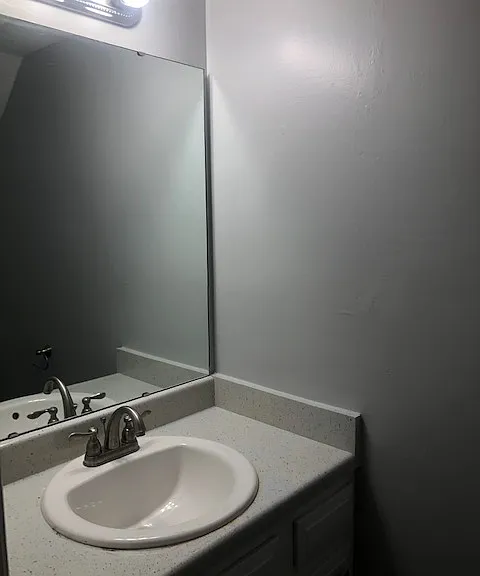4400 Graceland Ct #4400 — Photo 25
