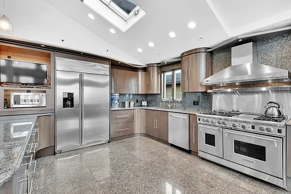 Sold by Compass | media 3