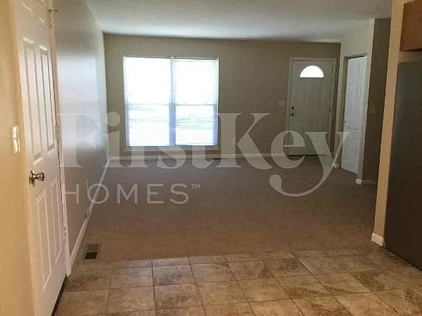 3 bed, 2.5 bath, 1608 sqft, $2,125 — Photo 3