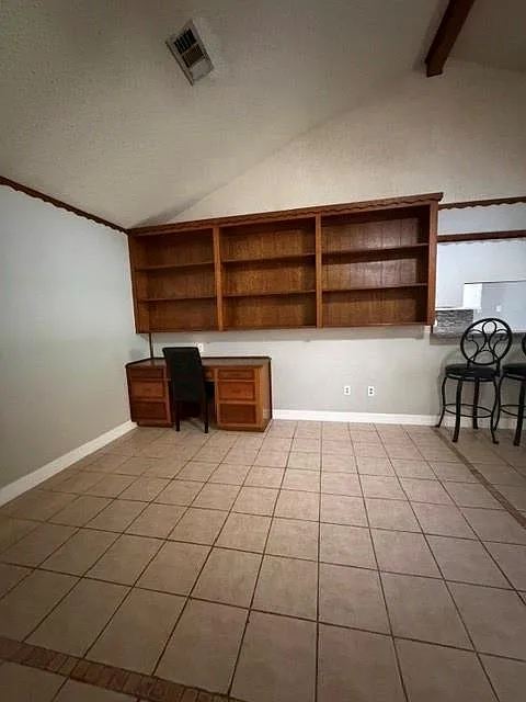 4 bed, 2.0 bath, 2469 sqft, $2,600 — Photo 3