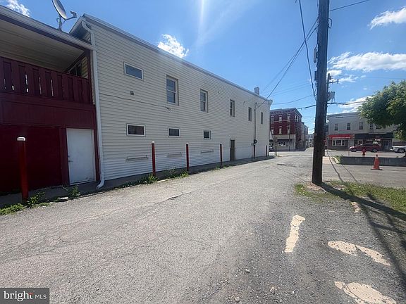 5th image of 21 E Centre St