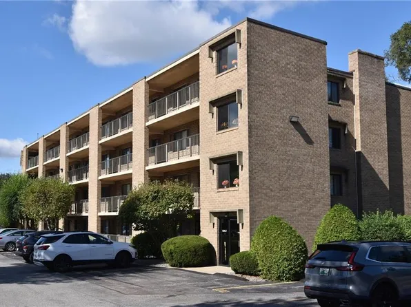 650 E Greenwich Ave APT 2-111, West Warwick, RI 02893