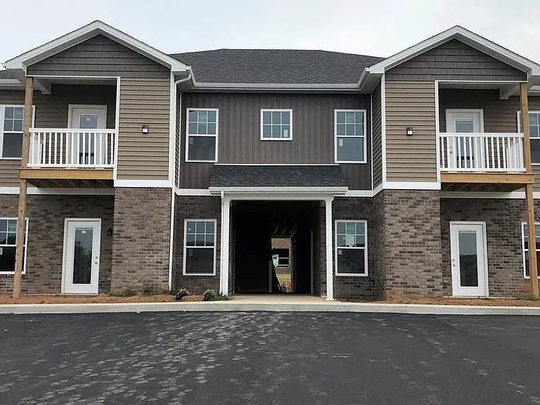 221 Spring Creek Ave — Photo 1