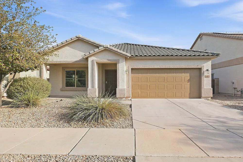 4 bed, 2.0 bath, 2072 sqft, $2,640 — Photo 1