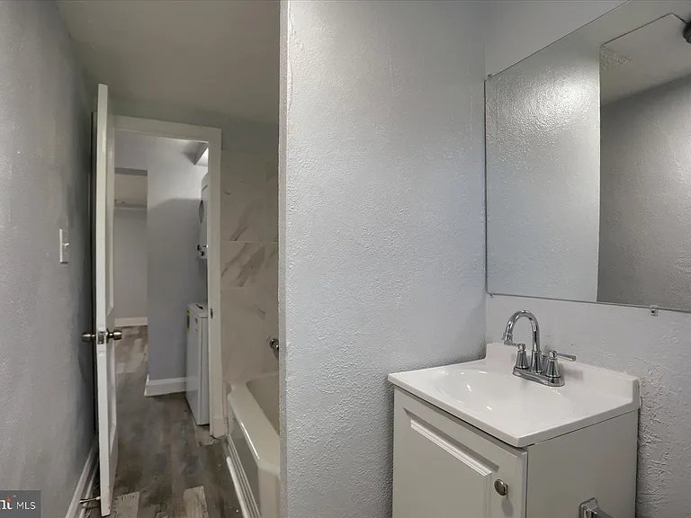 1323 N Kenwood Ave #1 — Photo 15