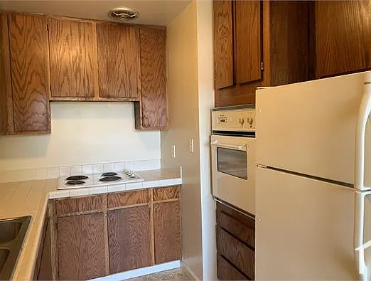 4060 Lyon Ave — Photo 9