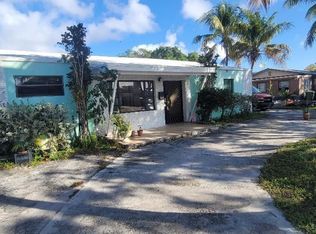 1041 NE 141st St #1, Miami, FL 33161