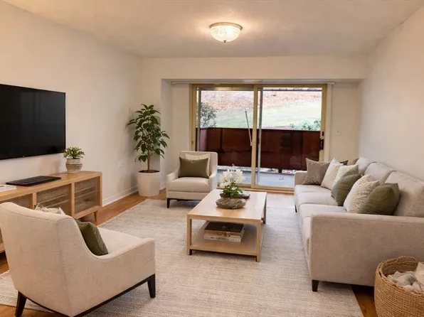 100 Rosemary Way APT 129, Needham, MA 02494