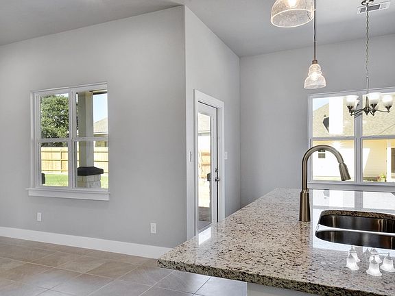 4th image of 708 Emory Dr