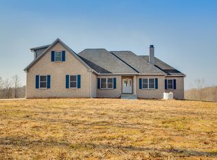 5 Ridgewood Dr, Mc Ewen, TN 37101