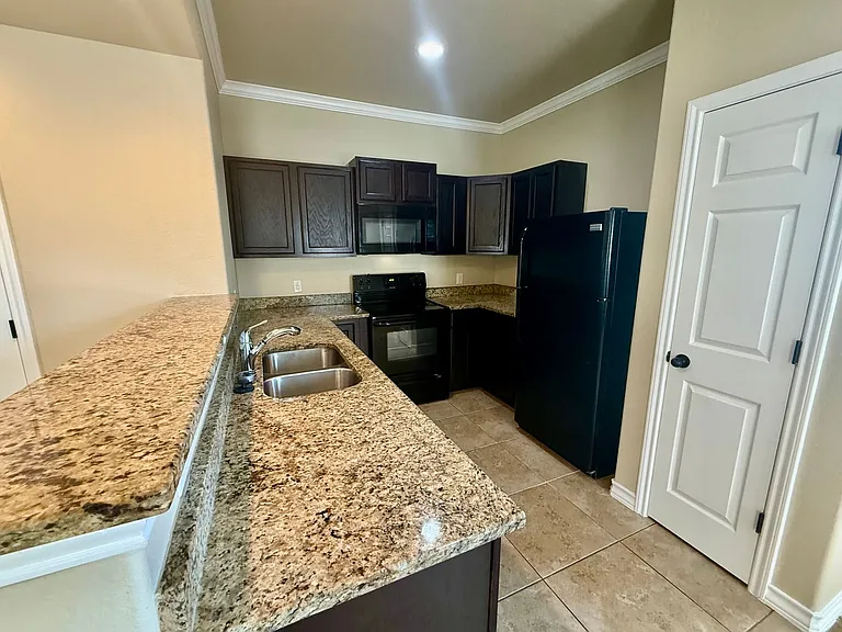 5742 Golf Hts — Photo 11