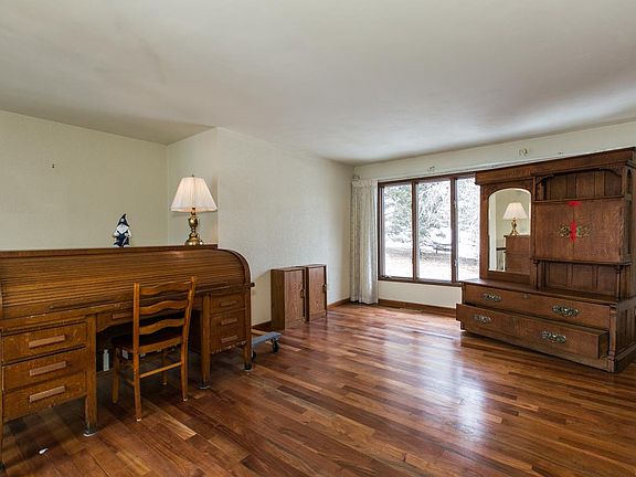 3rd image of 2982 Fox Hollow Dr