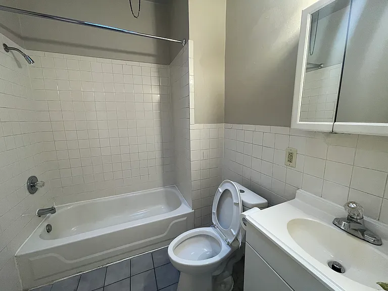 5321 Oxford Ave #2FR — Photo 6