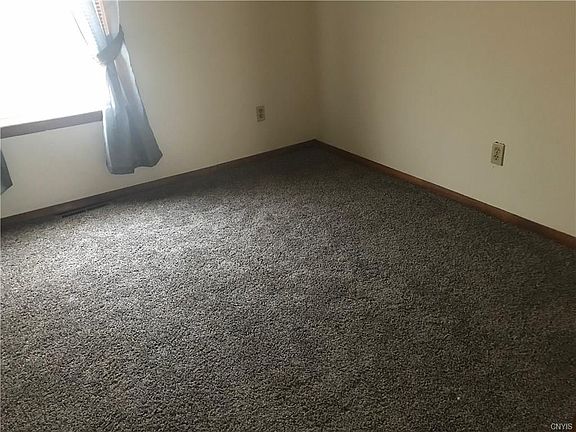 5th image of 209 Grumbach Ave #1