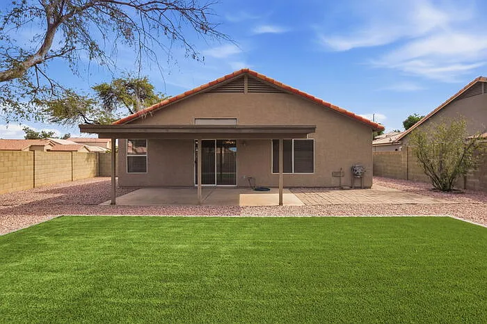 3 bed, 2.0 bath, 1262 sqft, $2,145 — Photo 4