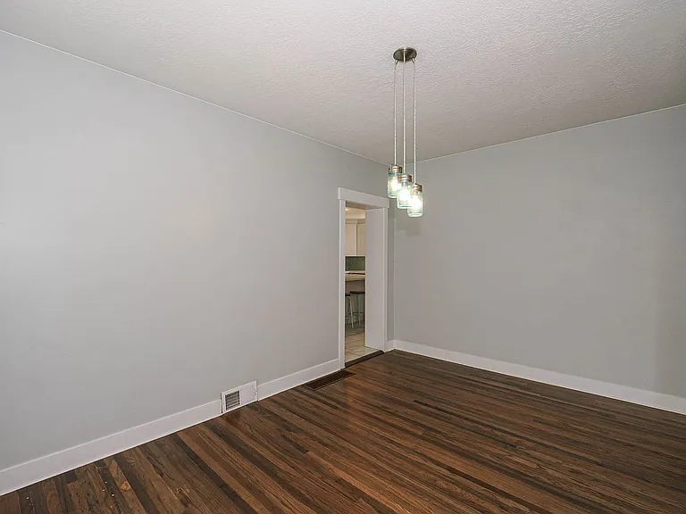 53 N 100 W — Photo 10