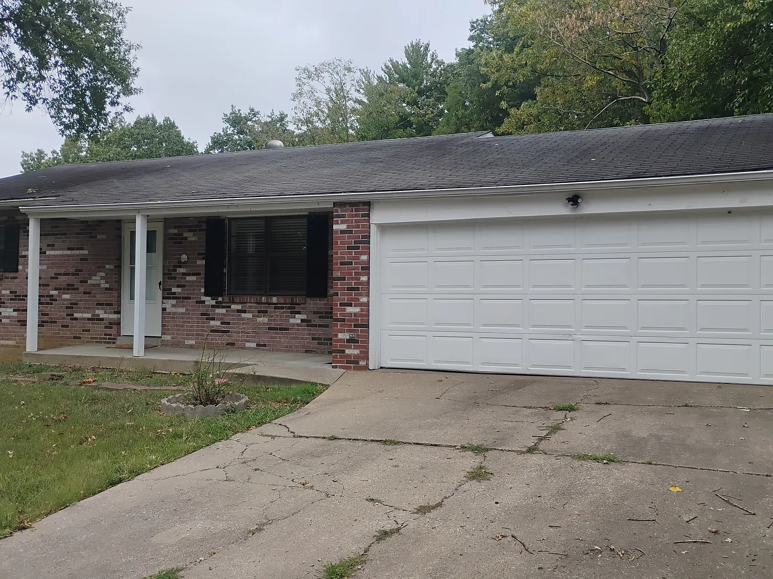 2 bed, 936 sqft, $1,355 — Photo 1