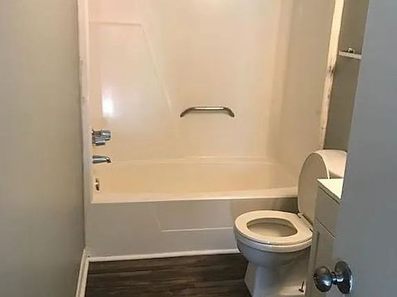 5th image of 312 E J St APT 2