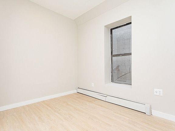 5th image of 879 De Kalb Ave #13