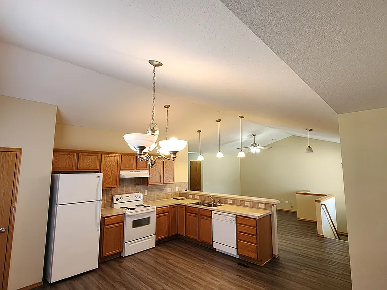 2600 E Old Spring Rd — Photo 4