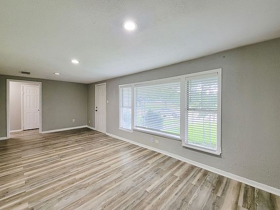 4th image of 6615 Carver Ave