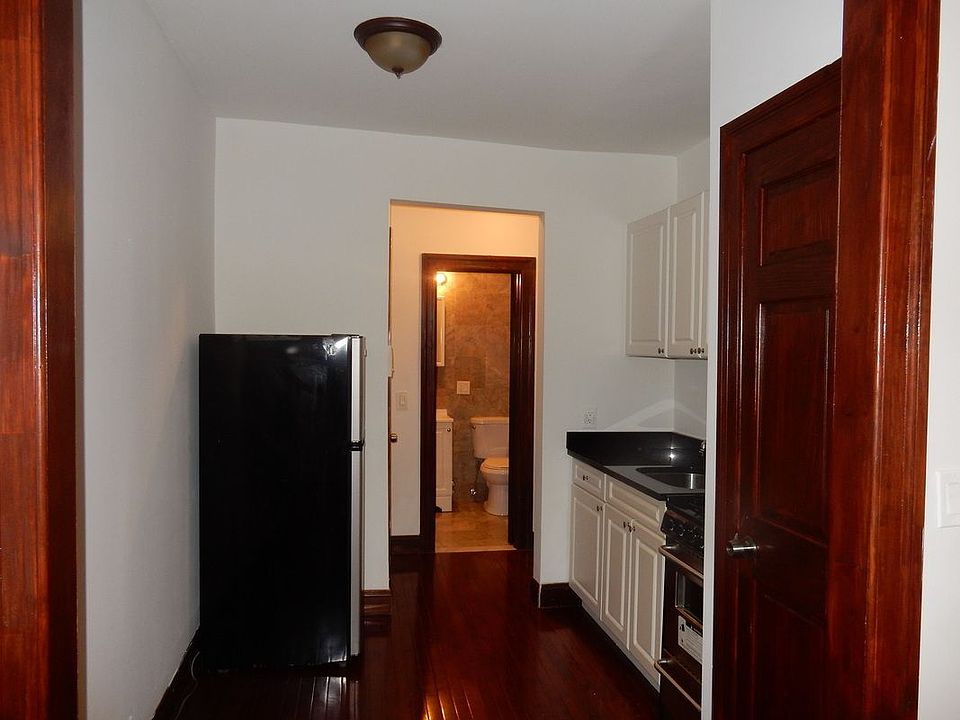 2nd image of 215 W 18th St APT 4G