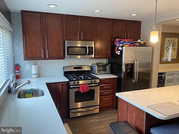5th image of 36 Bennington Dr
