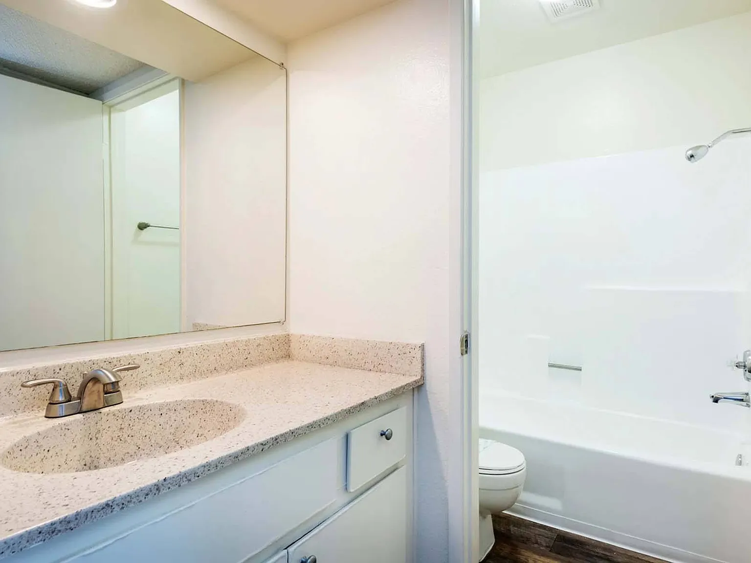 Elan Northwoods — Photo 2