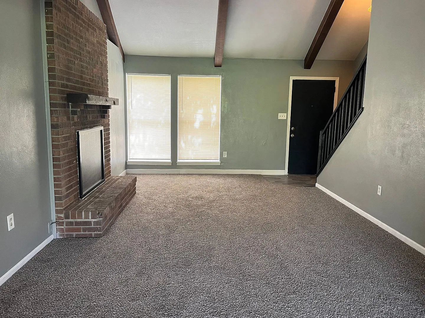 455-457 Maple Grove Way — Photo 3